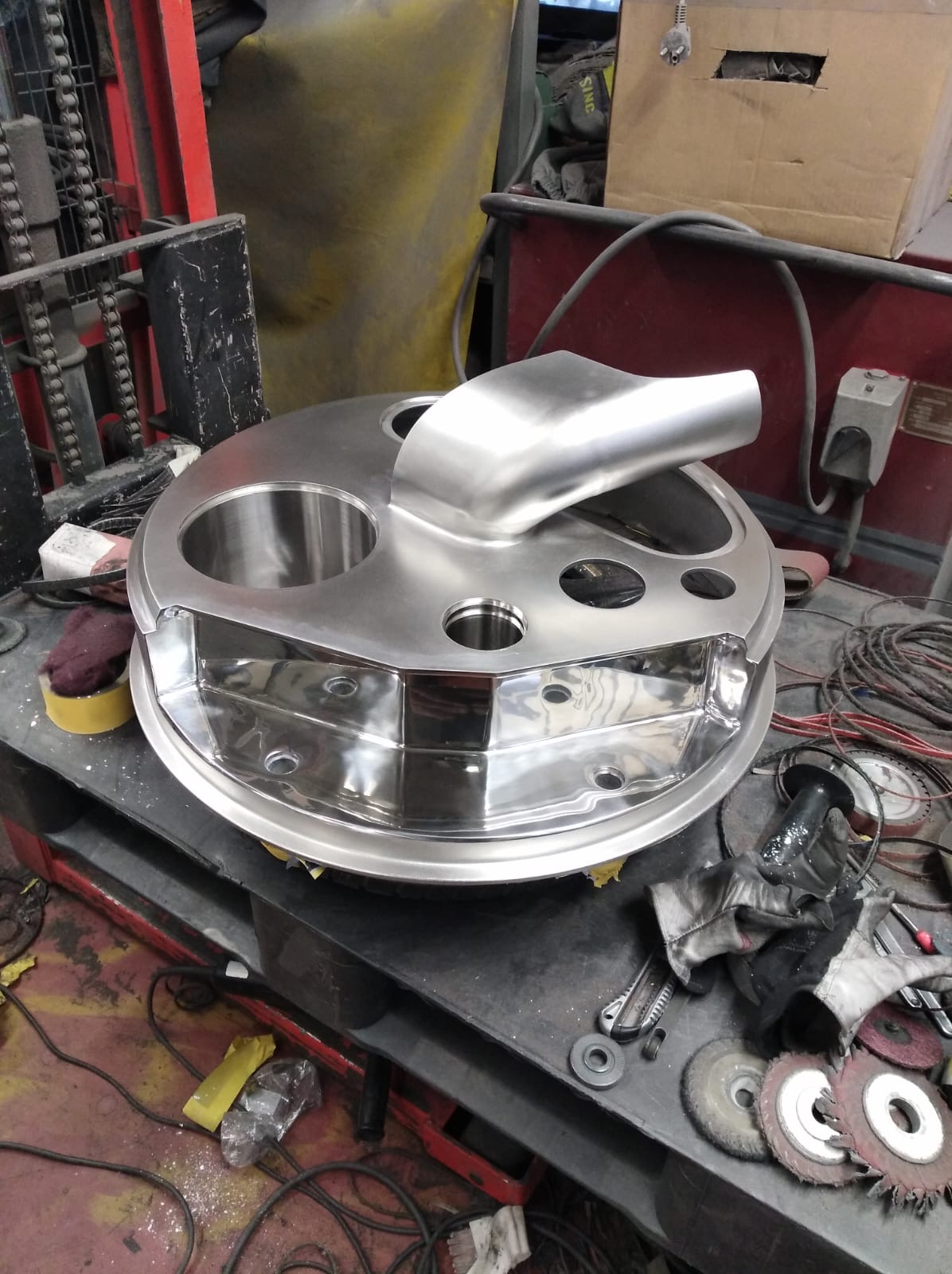 Broušení nerezu – povrchová úprava nádoby